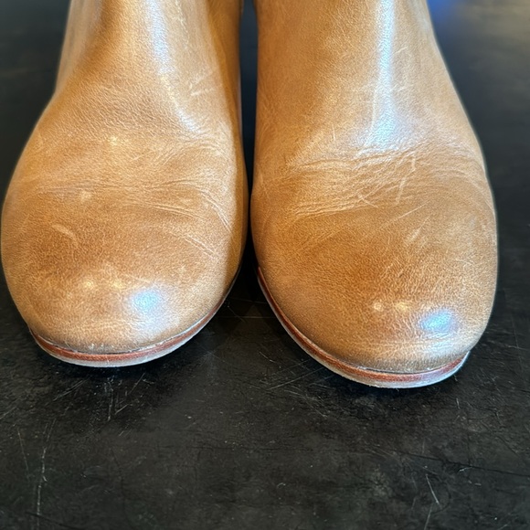 Frye bootie size 7 1/2 M. Camel - Picture 6 of 9